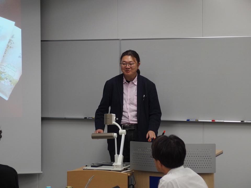 登壇する小泉